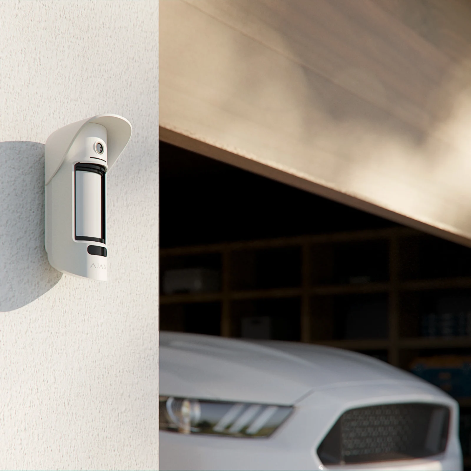 MotionCam Outdoor Bewegungsmelder außen an einer Hauswand montiert